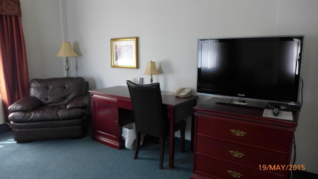 The Bridgeport Inn Fort Mcmurray Zimmer foto
