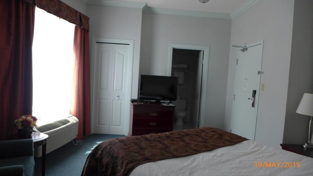 The Bridgeport Inn Fort Mcmurray Zimmer foto